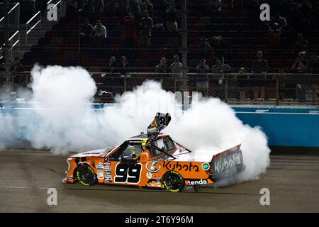 3. November 2023, Avondale, AZ, USA: Ben Rhodes (99) feiert nach dem Sieg des NASCAR Craftsman Truck Series Championshi auf dem Phoenix Raceway in Avondale AZ. (Credit Image: © Colin Mayr Grindstone Media Grou/ASP) NUR REDAKTIONELLE VERWENDUNG! Nicht für kommerzielle ZWECKE! Stockfoto