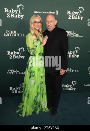 Eloise Broady DeJoria, John Paul DeJoria, nahmen an der Baby2Baby Gala 2023 Teil, die Paul Mitchell am 11. November 2023 im Pacific Design Center in West Hollywood, Kalifornien, präsentierte. Foto: Crash/imageSPACE/MediaPunch Copyright: XCraSH/imageSPACE/MediaPunchx Stockfoto
