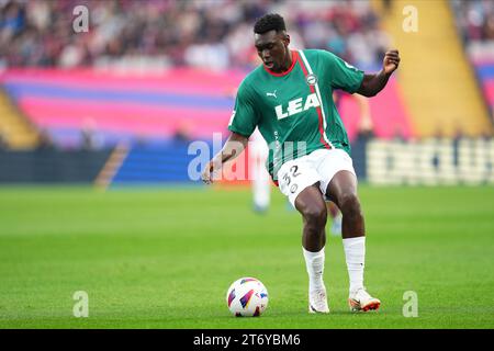 Samu Omorodion von Deportivo Alaves spielte am 12. November 2023 im Stadion Lluis Companys in Barcelona, Spanien, während des Spiels La Liga EA Sports zwischen dem FC Barcelona und Deportivo Alaves. (Foto: Bagu Blanco / PRESSINPHOTO) Stockfoto