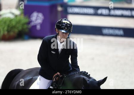 Verona, Italien. November 2023. LONGINES FEI Jumping World Cup™ Verona Credit: Mickael Chavet/Alamy Live News Stockfoto