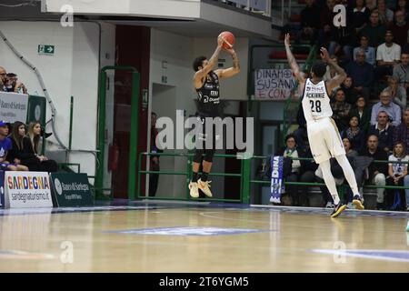 Prentiss Hubb (Dolomiti Energia Trentino) beim Spiel Banco di Sardegna Sassari gegen Dolomiti Energia Trentino, italienische Basketball Serie A in Sassari, Italien, 12. November 2023 Stockfoto