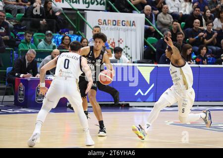 Quinn Ellis (Dolomiti Energia Trentino) beim Spiel Banco di Sardegna Sassari vs Dolomiti Energia Trentino, italienische Basketball Serie A in Sassari, Italien, 12. November 2023 Stockfoto