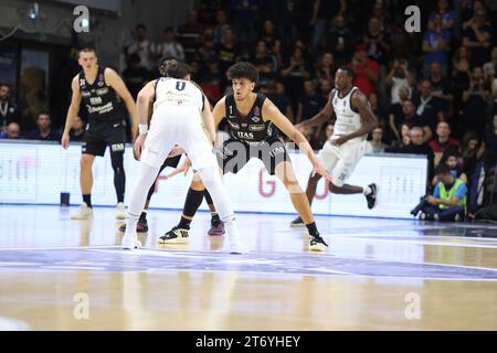 Quinn Ellis (Dolomiti Energia Trentino) beim Spiel Banco di Sardegna Sassari vs Dolomiti Energia Trentino, italienische Basketball Serie A in Sassari, Italien, 12. November 2023 Stockfoto