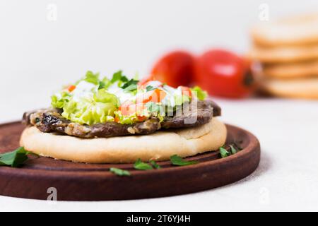 Arabisches Kebab-Sandwich-Pita-Brot Stockfoto