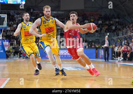 Während des Spiels GIVOVA Scafati gegen EA7 Emporio Armani Milano, italienische Basketball Serie A in Scafati (SA), Italien, 12. November 2023 Stockfoto