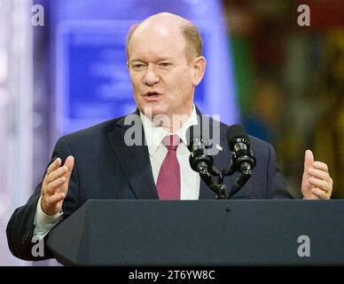 BEAR, DE, USA - 6. NOVEMBER 2023: Senator Chris Coons spricht bei einer Veranstaltung, bei der Präsident Joe Biden in Bear, Delaware, USA, eine Rede hält. Stockfoto