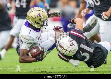 12. November 2023: Anthony Williams Jr. (1) wird von Texas Southern Tigers Cornerback Perry Wells (31) während des NCAA-Fußballspiels zwischen den Alcorn State Braves und den Texas Southern Tigers im Shell Energy Stadium in Houston, Texas, angegriffen. Prentice C. James über Cal Sport Media Stockfoto