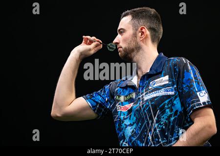 Wolverhampton, Großbritannien. November 2023, WV Active, Aldersley, Wolverhampton, England; 2023 PDC Grand Slam of Darts, 2. Tag Abendsession; Luke Humphries Credit: Action Plus Sports Images/Alamy Live News Stockfoto