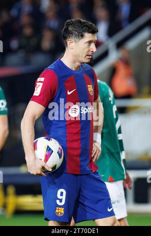 Barcelona, Spanien. November 2023. Lewandowski in Aktion beim LaLiga EA Sports Spiel zwischen dem FC Barcelona und Deportivo Alaves bei den Estadi Olimpic Lluis Companys in Barcelona, Spanien. Quelle: Christian Bertrand/Alamy Live News Stockfoto