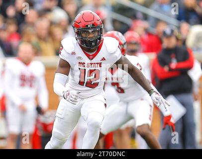 11. November 2023: NC State Junior Devan Boykin (12) stürzt Quarterback. NCAA-Fußballspiel zwischen der NC State University und der Wake Forest University im AlLegacy Federal Credit Union Stadium in Winston Salem, North Carolina. David Beach/CSM Stockfoto