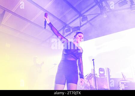 Rom, Italien. November 2023. Emma Marrone tritt während ihrer Tour „Souvenir in da Club“ auf der Bühne im Largo-Veranstaltungsort in Rom auf. Quelle: SOPA Images Limited/Alamy Live News Stockfoto