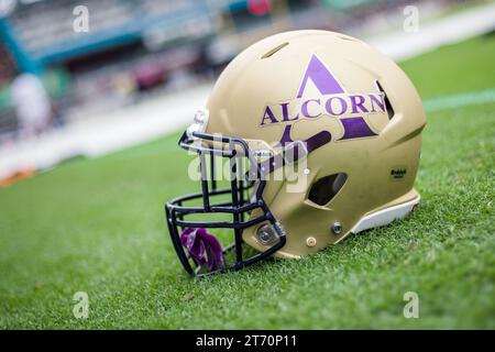 12. November 2023: Ein Alcorn State Braves Helm steht vor dem NCAA-Fußballspiel zwischen den Alcorn State Braves und den Texas Southern Tigers im Shell Energy Stadium in Houston, Texas. Texas Southern besiegte Alcorn State mit 44:10. Prentice C. James über Cal Sport Media Stockfoto
