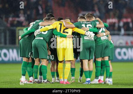 Spieler von Slask Wroclaw, die während des polnischen PKO Ekstraklasa League 2023/2024 zwischen Cracovia Krakau und Slask Wroclaw im Cracovia Stadion zu sehen waren. Endergebnis: Cracovia Krakau 0:1 Slask Breslaw. (Foto: Grzegorz Wajda / SOPA Images/SIPA USA) Stockfoto