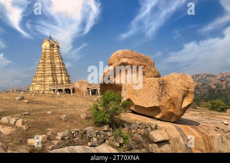 Virupaksha Tempel von Hemakuta Hills in Hampi, Karnataka, Indien. Stockfoto