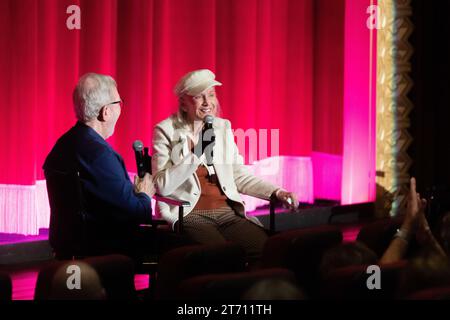 12. November 2023: Die BAFTA-Gewinnerin Diane Ladd spricht mit dem Filmhistoriker Leonard Maltin auf dem Coronado Island Film Festival in Coronado, Kalifornien am Sonntag, den 12. November über ihren neuen Film Isle of Hope. Diane spielte in Filmen prominenter Regisseure wie Roman Polanski, Martin Scorcese und David Lynch; sie ist außerdem Regisseurin und Produzentin und Mutter der Oscar-Preisträgerin Laura den (Credit Image: © Rishi Deka/ZUMA Press Wire). Nicht für kommerzielle ZWECKE! Stockfoto