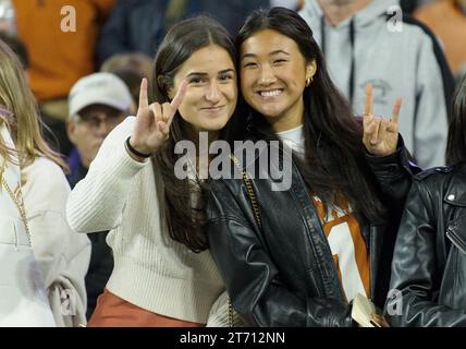 11. November 2023: Texas Longhorns Fans während der 2. Hälfte des NCAA Football Spiels zwischen den Texas Longhorns und TCU Horned Frogs im Amon G. Carter Stadium in Fort Worth, Texas. Matthew Lynch/CSM Stockfoto