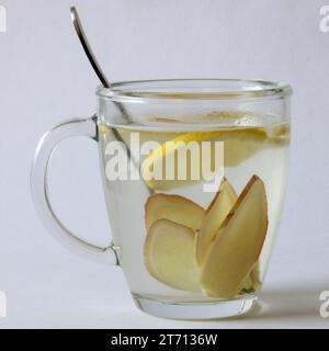 Eine Tasse ZitronenIngwertee Stockfoto