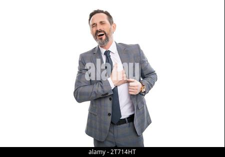 Geschäftsmann hat Herzinfarkt durch Überlastung. Geschäftsmann im Anzug mit Brustschmerzen. Geschäftsproblem. Reifer Geschäftsmann isoliert auf weiß. Herz Stockfoto