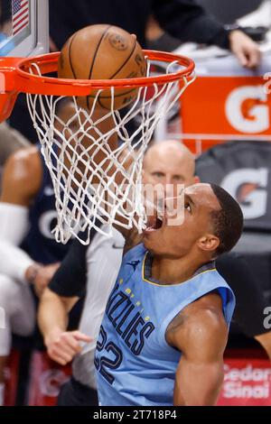 Los Angeles, USA. November 2023. Desmond Bane von Memphis Grizzlies dunks während des regulären NBA-Saisonspiels 2023-2024 zwischen Memphis Grizzlies und Los Angeles Clippers am 12. November 2023 in Los Angeles. Quelle: Ringo Chiu/Xinhua/Alamy Live News Stockfoto