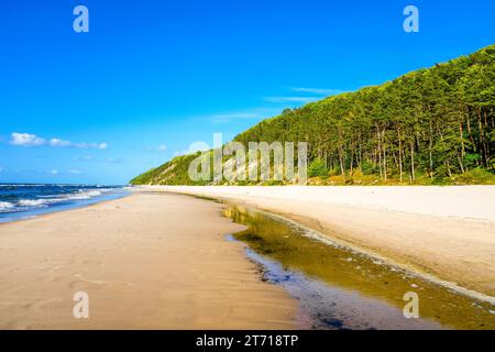 Ostseestrand in der Nähe von Misdroy. Badeort an der polnischen Küste. Landschaft am Strand. Stockfoto