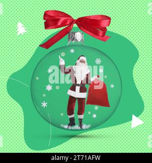 Winterferien buntes Kunstwerk. Transparentes Weihnachtsschmuck mit Weihnachtsmann innen vor farbenfrohem Hintergrund, kreative Collage Stockfoto