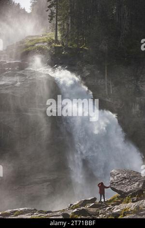 Krimmler Wasserfälle und Wald im Höhen Tauern Natinal Park. Österreich Stockfoto