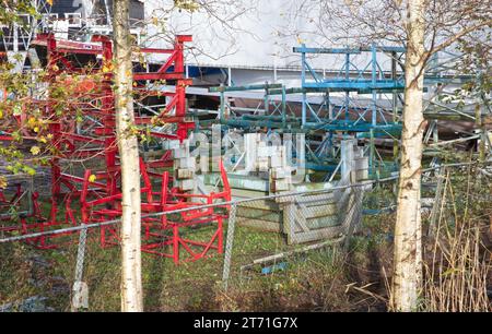 Stützen für Boote auf dem Trockenland - dies ist eine Winterlagerung für Boote in den Niederlanden Stockfoto