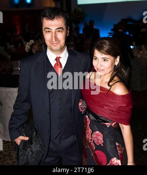 CEM Oezdemir und seine Frau trennen sich ARCHIVFOTO: CEM OEZDEMIR, Deutschland, Politiker, Buendnis 90/ die Gruenen, Bundesvorsitzender der Gruenen, Ehefrau Pia Maria Castro, Benefiz-Gala Goldene Sportpyramide 2010 am 14.05.2010 im Hotel Adlon in Berlin *** Cem Oezdemir und seine Frau trennen ARCHIVFOTO Cem OEZDEMIR, Deutschland, Politiker, Bündnis 90 der Grünen, Bundesvorsitzender der Grünen, Ehefrau Pia Maria Castro, Benefizgala Goldene Sportpyramide 2010 am 14. Mai 2010 im Hotel Adlon in Berlin Credit: Imago/Alamy Live News Stockfoto