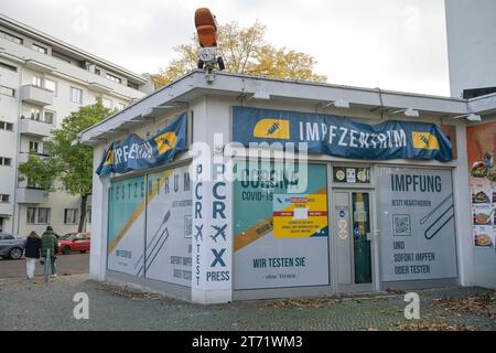 Geschlossenes Corona Testcenter und Impfzentrum, Lietzenburger Straße, Wilmersdorf, Charlottenburg-Wilmersdorf, Berlin, Deutschland Stockfoto