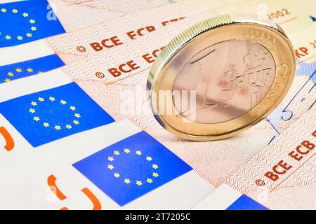 Einzelheiten zur Euro-Münze auf 50-Euro-Banknoten Stockfoto