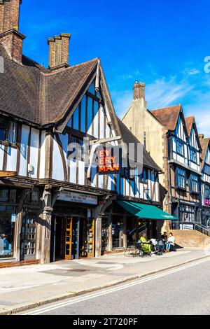 Außenansicht des Everyman Cinema in einem Gebäude im Tudor-Stil, Oxted, Surrey, England Stockfoto