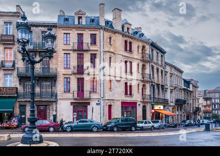 Rue des Faures, neben der Kirche Saint Michel, in Bordeaux, in Gironde, in Nouvelle-Aquitaine, Frankreich Stockfoto