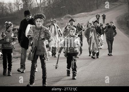 Silvestermasken, Traditionen, Weihnachtslieder und Bräuche in Rumänien Stockfoto