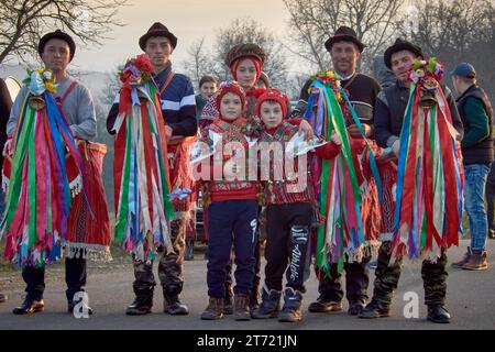 Silvestermasken, Traditionen, Weihnachtslieder und Bräuche in Rumänien Stockfoto