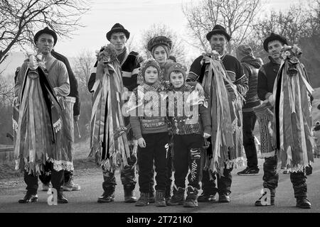 Silvestermasken, Traditionen, Weihnachtslieder und Bräuche in Rumänien Stockfoto