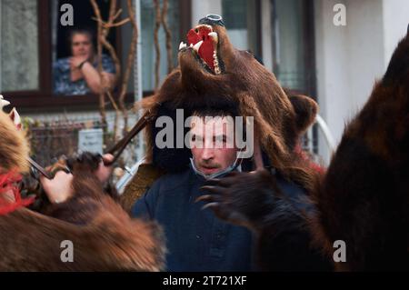Silvestermasken, Traditionen, Weihnachtslieder und Bräuche in Rumänien Stockfoto