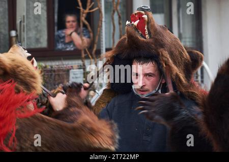 Silvestermasken, Traditionen, Weihnachtslieder und Bräuche in Rumänien Stockfoto