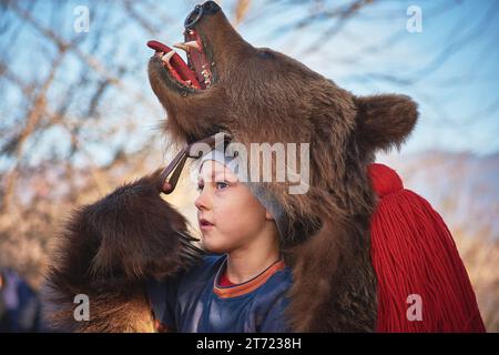 Silvestermasken, Traditionen, Weihnachtslieder und Bräuche in Rumänien Stockfoto