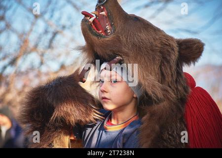 Silvestermasken, Traditionen, Weihnachtslieder und Bräuche in Rumänien Stockfoto