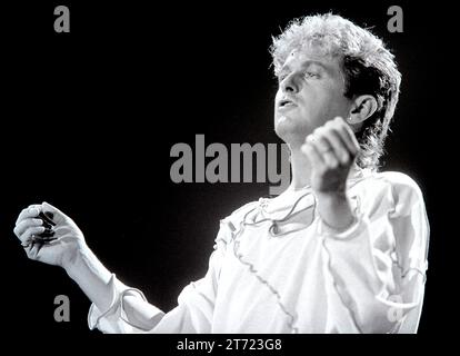 Ja im Konzert in den Westfalenhallen in Dortmund 1984. Jon Anderson singt. Vvbvanbree fotografie Stockfoto