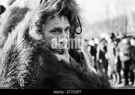 Silvestermasken, Traditionen, Weihnachtslieder und Bräuche in Rumänien Stockfoto
