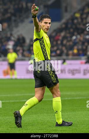Mailand, Italien. November 2023. Der Schiedsrichter Federico Dionisi war während des Spiels zwischen Inter und Frosinone bei Giuseppe Meazza in Mailand zu sehen. (Foto: Gonzales Photo/Alamy Live News Stockfoto