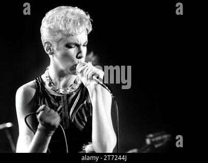 Annie Lennox Sängerin der Eurythmics im Konzert Touch in de Vereniging in Nijmegen Holland 17-02-1984. Vvbvanbree fotografie Stockfoto