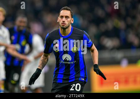 Mailand, Italien. November 2023. Hakan Calhanoglu (20) von Inter wurde während des Spiels zwischen Inter und Frosinone bei Giuseppe Meazza in Mailand gesehen. (Foto: Gonzales Photo/Alamy Live News Stockfoto