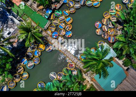 Bambus Korbboote auf Thu Bon River, Kokosnussdorf Öko Tour in Hoi an, Vietnam. Stockfoto