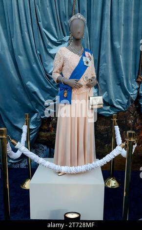 Los Angeles, Ca. November 2023. Atmosphäre, bei Netflix' The Crown Season 6 LA Premiere im Westwood Regency Village Theatre in Los Angeles, Kalifornien am 12. November 2023. Quelle: Faye Sadou/Media Punch/Alamy Live News Stockfoto