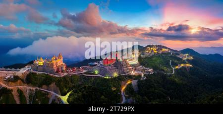 Panorama des französischen Dorfes auf Bana Hills, da nang, Vietnam. Stockfoto