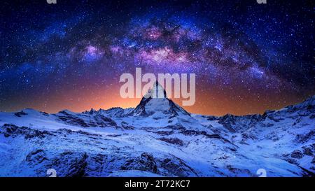 Milchstraße am Matterhorn Gipfel, Zermatt, Schweiz. Stockfoto