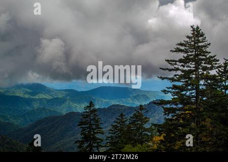 Ein Sturm kommt über die Berge der USA Stockfoto