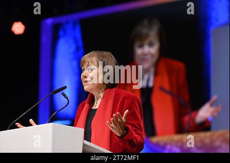 Jahrestagung der Synode der Evangelischen Kirche in Deutschland EKD. Im Foto vom 12.11.2023: Die EKD-Ratsvorsitzende Annette Kurschus spricht. Siehe epd-Meldung vom 12.11.2023 NUR REDAKTIONELLE VERWENDUNG *** Jahrestagung der Synode der Evangelischen Kirche in Deutschland EKD im Foto vom 12 11 2023 EKD-Ratsvorsitzende Annette Kurschus spricht siehe epd-Botschaft vom 12 11 2023 REDAKTIONELLE VERWENDUNG NUR Copyright: epd-bild/HeikexLyding EKD Synode Kurschus7 Stockfoto